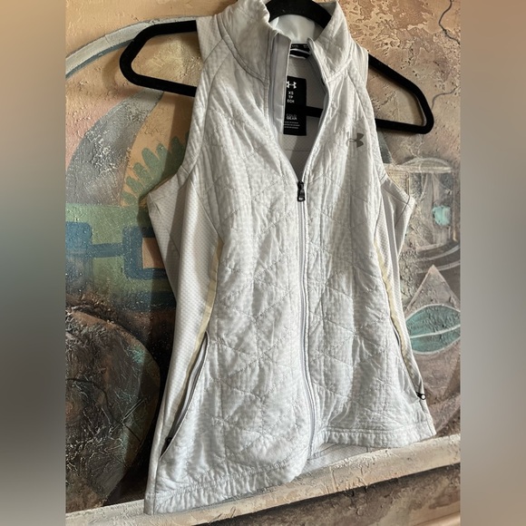 Under armour activewear Vest - Picture 2 of 6